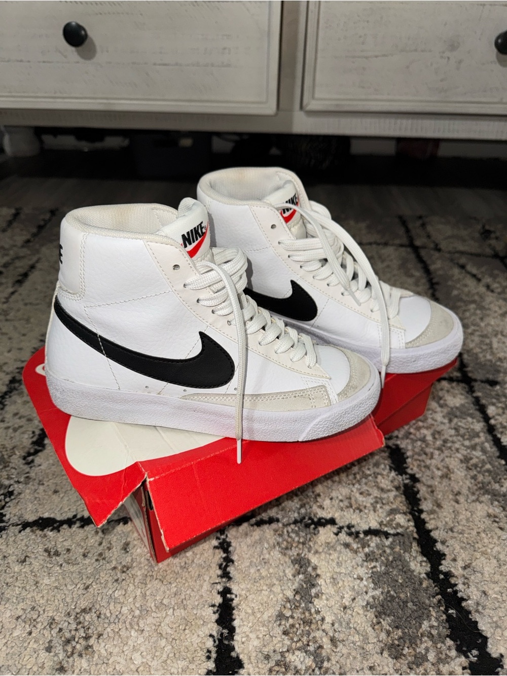 Nike White High-Top Sneakers with Black Swoosh and Red Tongue Logo - Picture 2 of 4